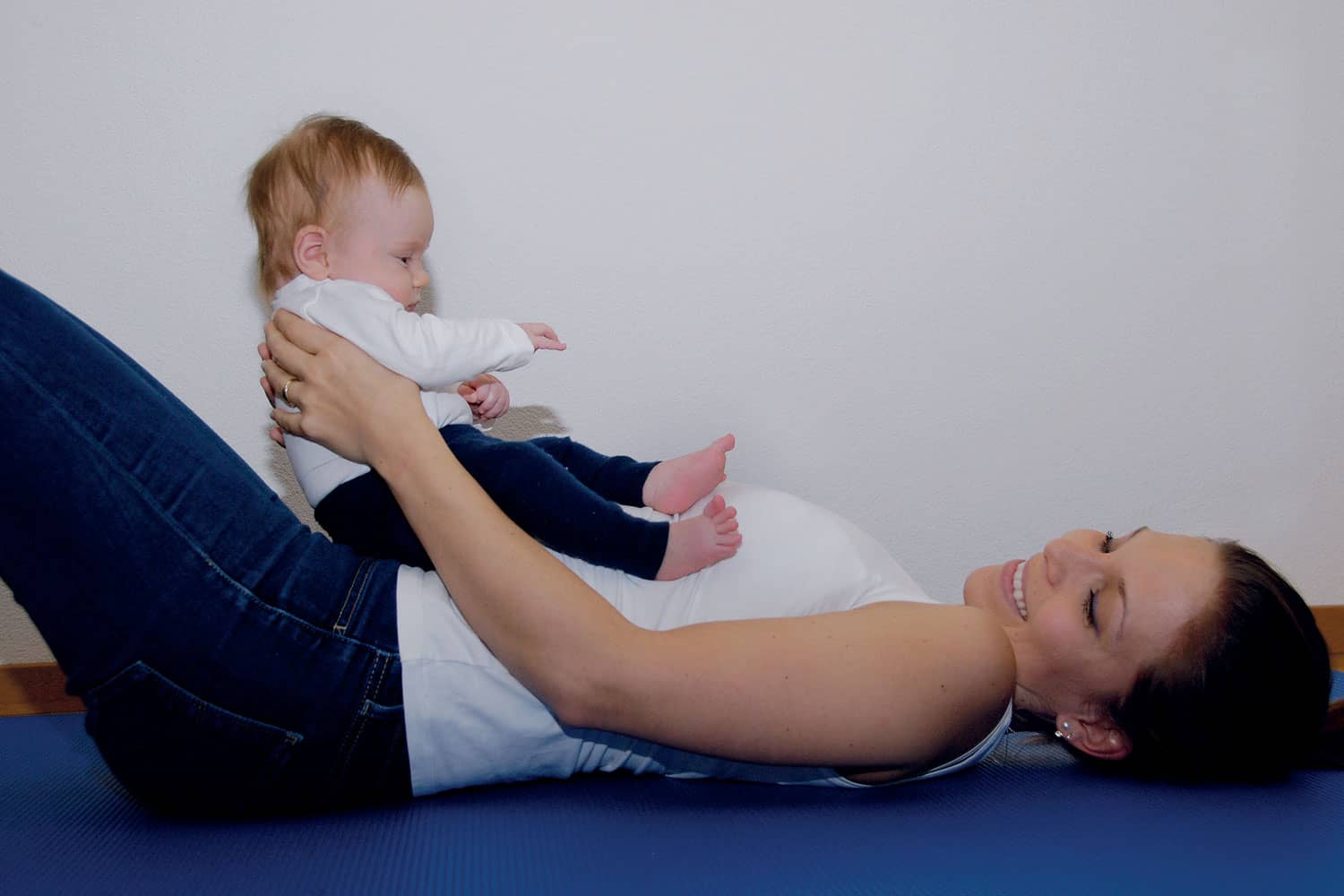 Cours-de-gym-postnatale-avec-bébé-à-vevey-Espace-Le-Lab